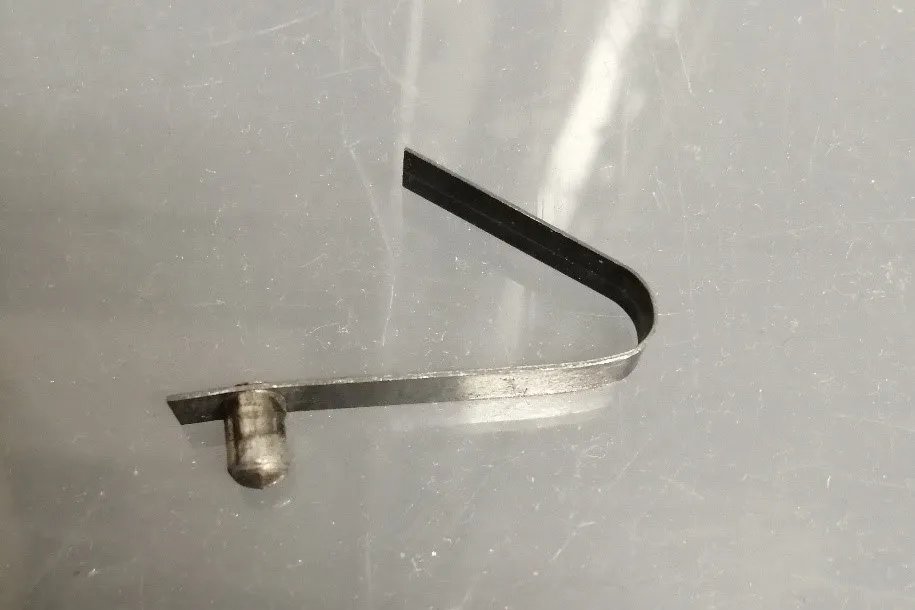 Equipment, table tennis barrier's spring locking pin